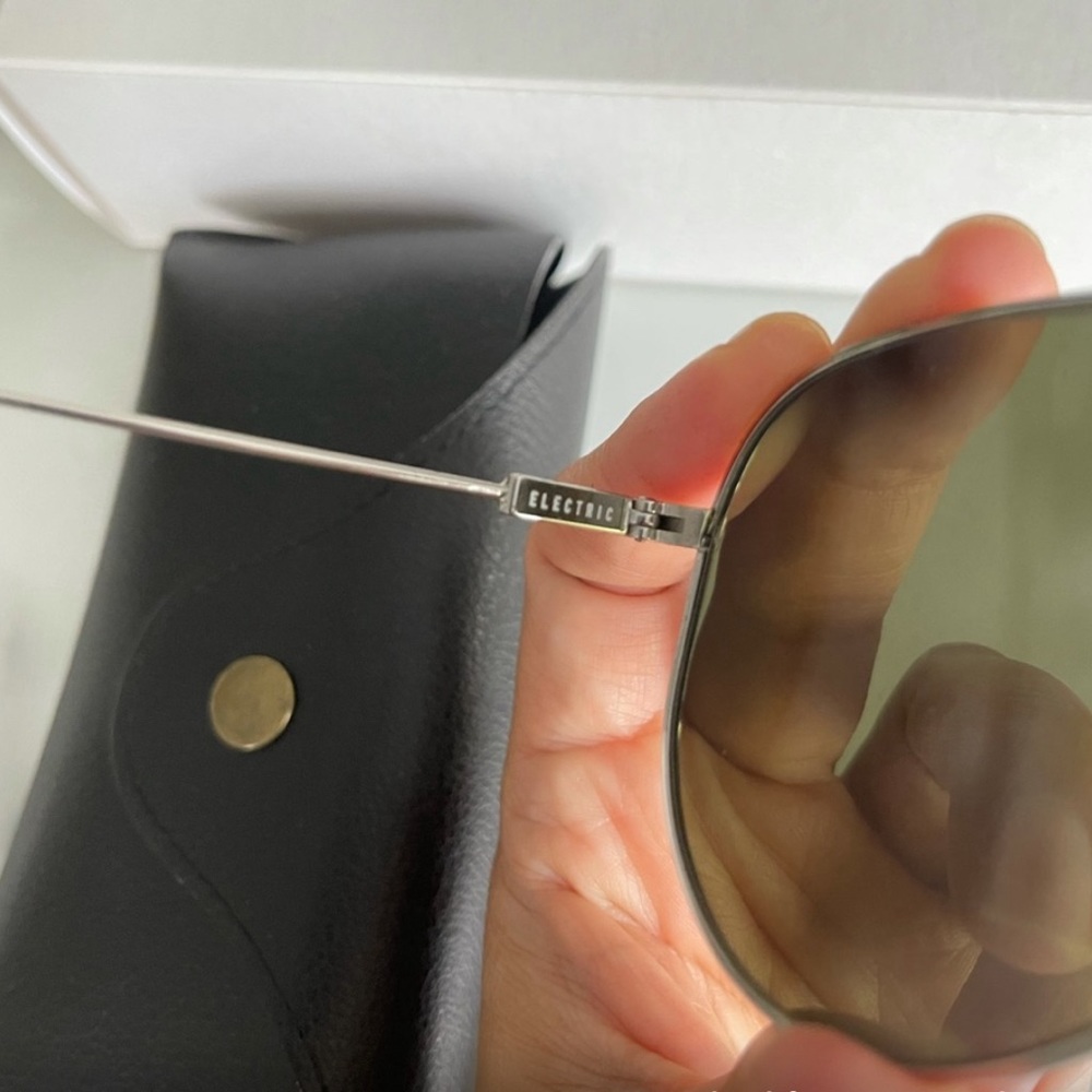 NEW Electric Aviators XL - Picture 7 of 8